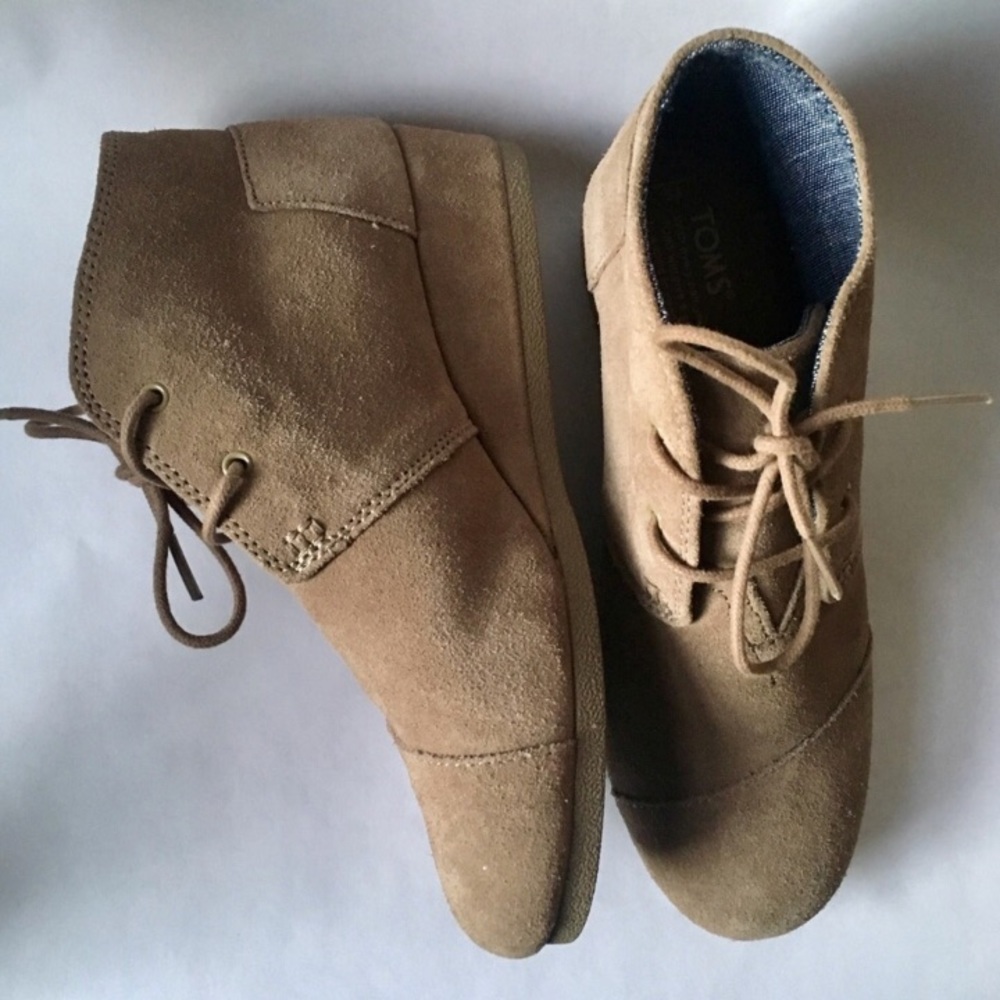DESERT WEDGE TOMS